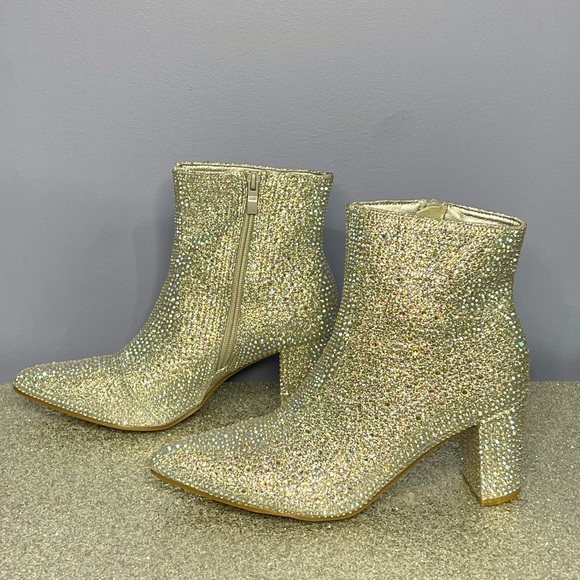 Forever Silver Booties 3” Heel Size 9 - Picture 5 of 7